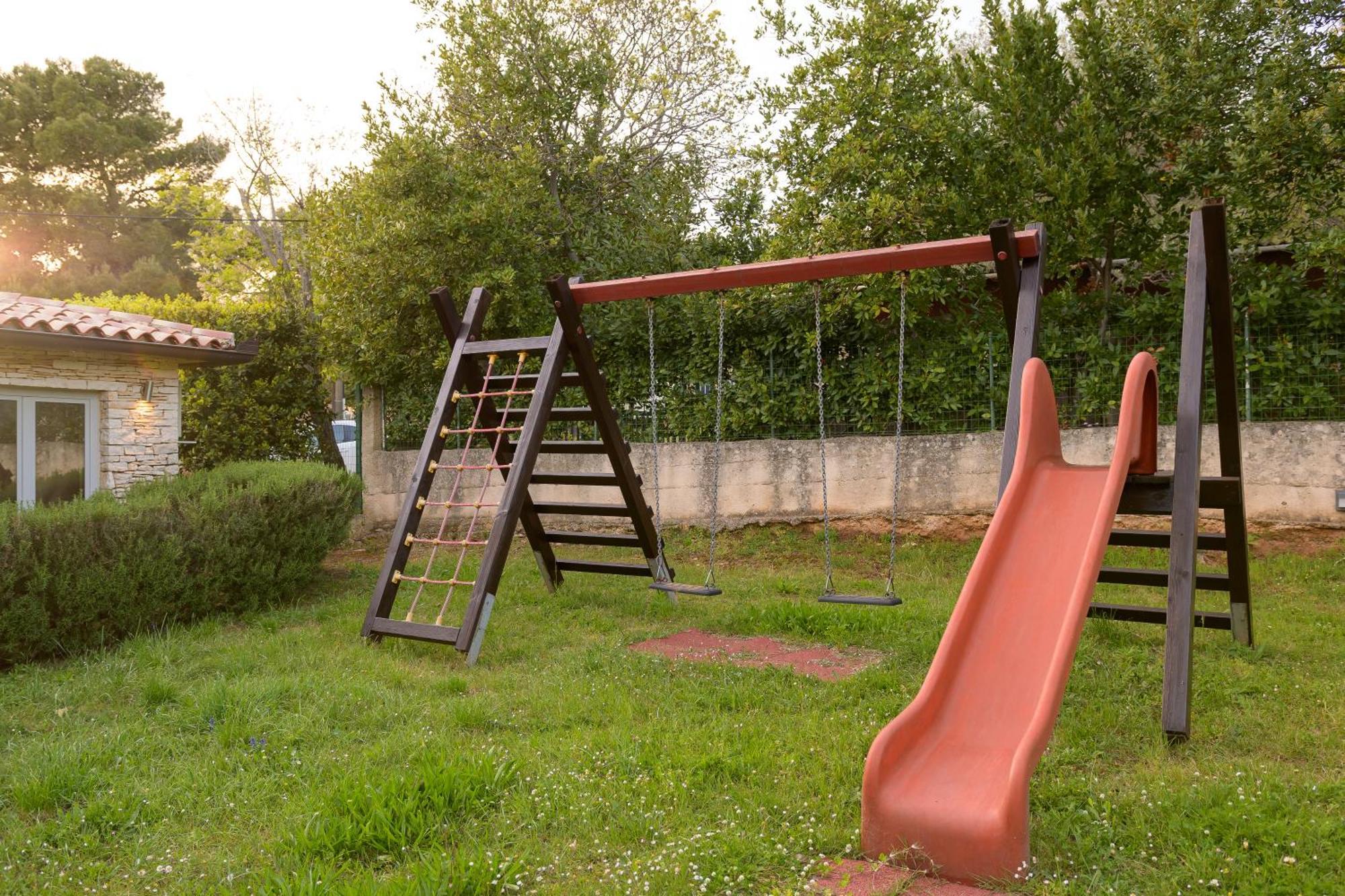 Üdülőpark Mobile Homes Peskera 4*